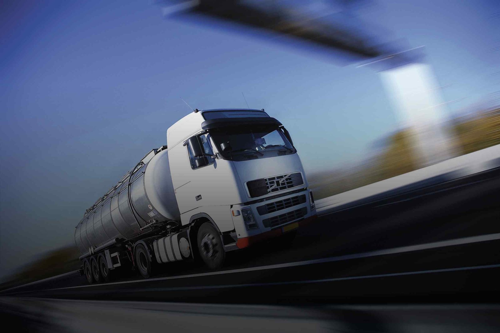 https://oceanforwarding.com/wp-content/uploads/2015/09/White-Truck-single.jpg